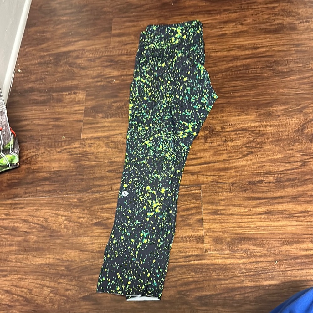 Lululemon 3/4 Speckled Green and Black Leggings